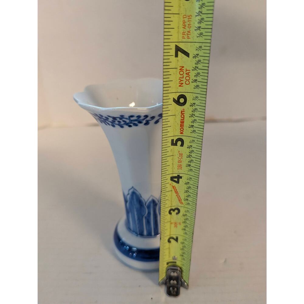 Vintage Blue and White Porcelain Flared Scalloped Trumpet Vase Thailand 6.25" - Picture 11 of 11